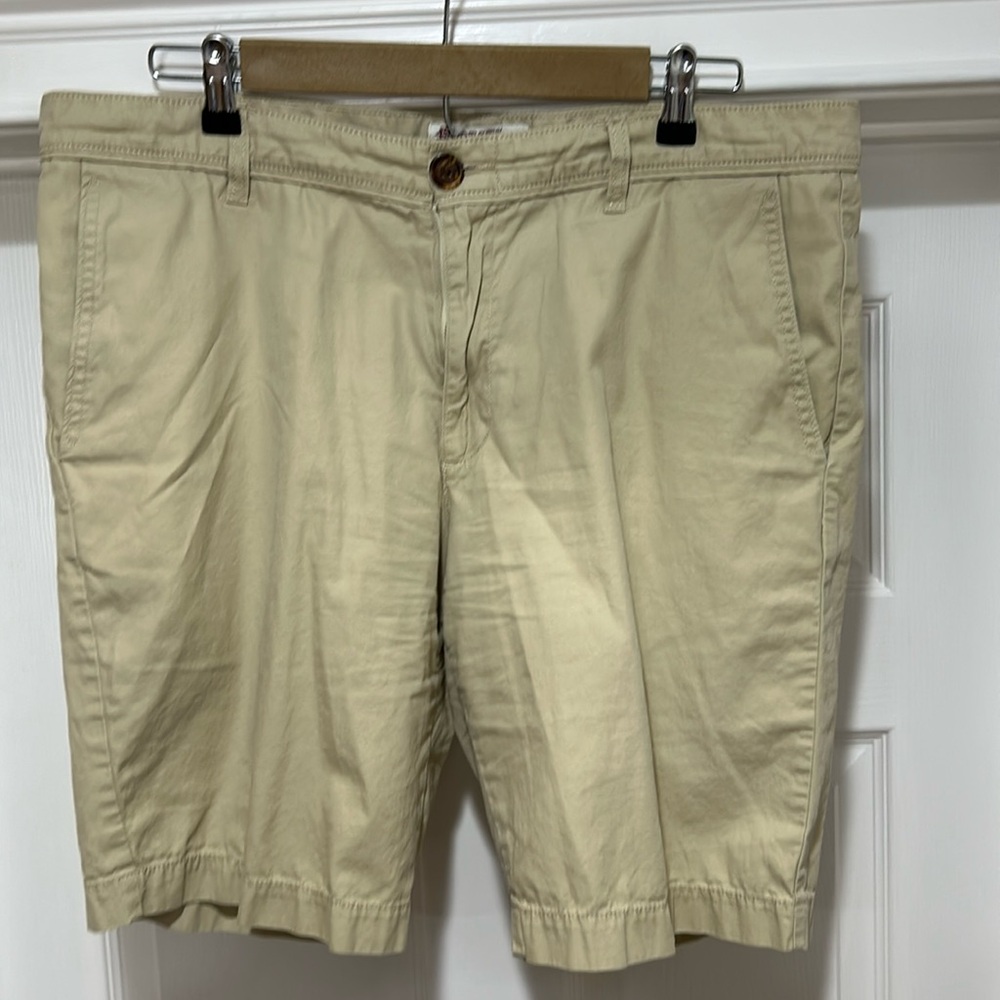 Men’s Size 36 Penguin Shorts khaki